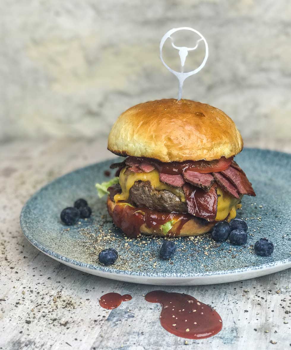 Blaubeer Pastrami Burger